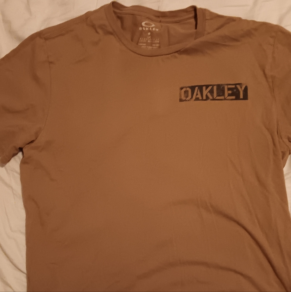 Oakley t-shirt